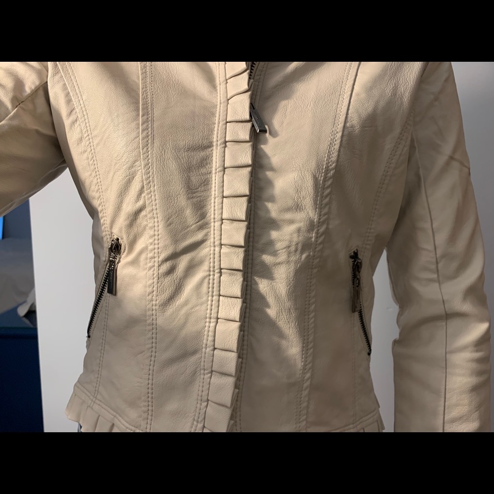 Ruffle Jacket - Picture 3 of 4